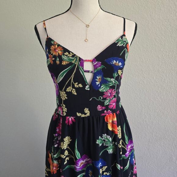 Express Women's Maxi Dreass Black Floral Strapy NWT Chiffon Resort Vacation Sz S - Picture 2 of 10